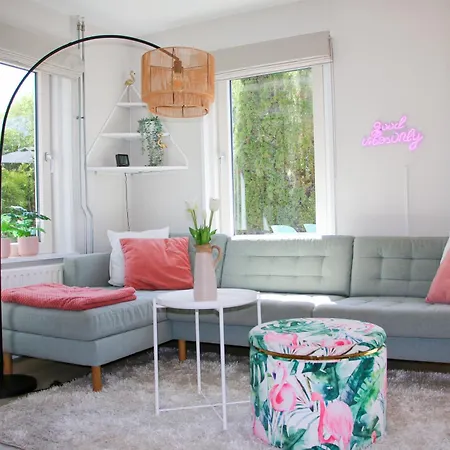 Holiday home De Flamingo - Zomerparadijs Met Grote Tuin Nabij En Bos Bergen & Schoorl