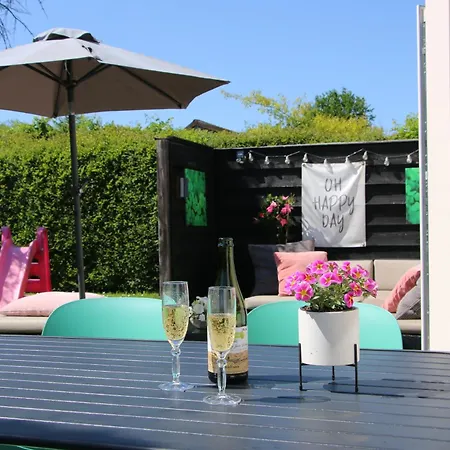 Holiday home De Flamingo - Zomerparadijs Met Grote Tuin Nabij En Bos Bergen & Schoorl *