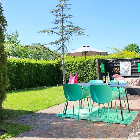 Holiday home De Flamingo - Zomerparadijs Met Grote Tuin Nabij En Bos Bergen & Schoorl