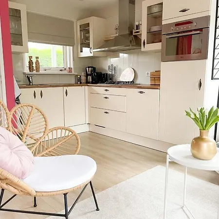 Holiday home De Flamingo - Zomerparadijs Met Grote Tuin Nabij En Bos Bergen & Schoorl