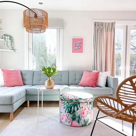 Holiday home De Flamingo - Zomerparadijs Met Grote Tuin Nabij En Bos Bergen & Schoorl *